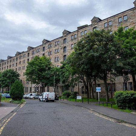 Stunning 2 Bed Merchant City Apartment With Residents Parking Glasgow Exteriér fotografie