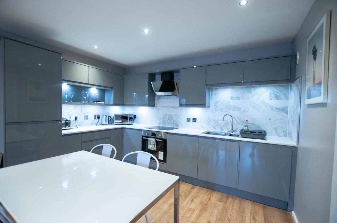 Stunning 2 Bed Merchant City Apartment With Residents Parking Glasgow Exteriér fotografie